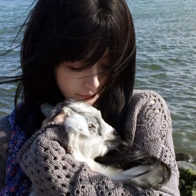 戴脚镣的女孩